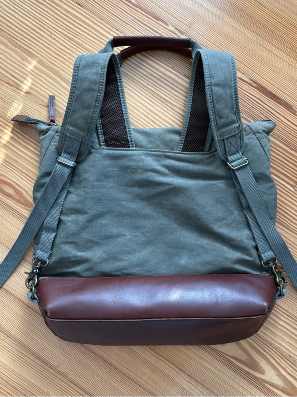 L.L.Bean Messenger Bag Laptop Backpack Army Green Leather Trim - Picture 2 of 8